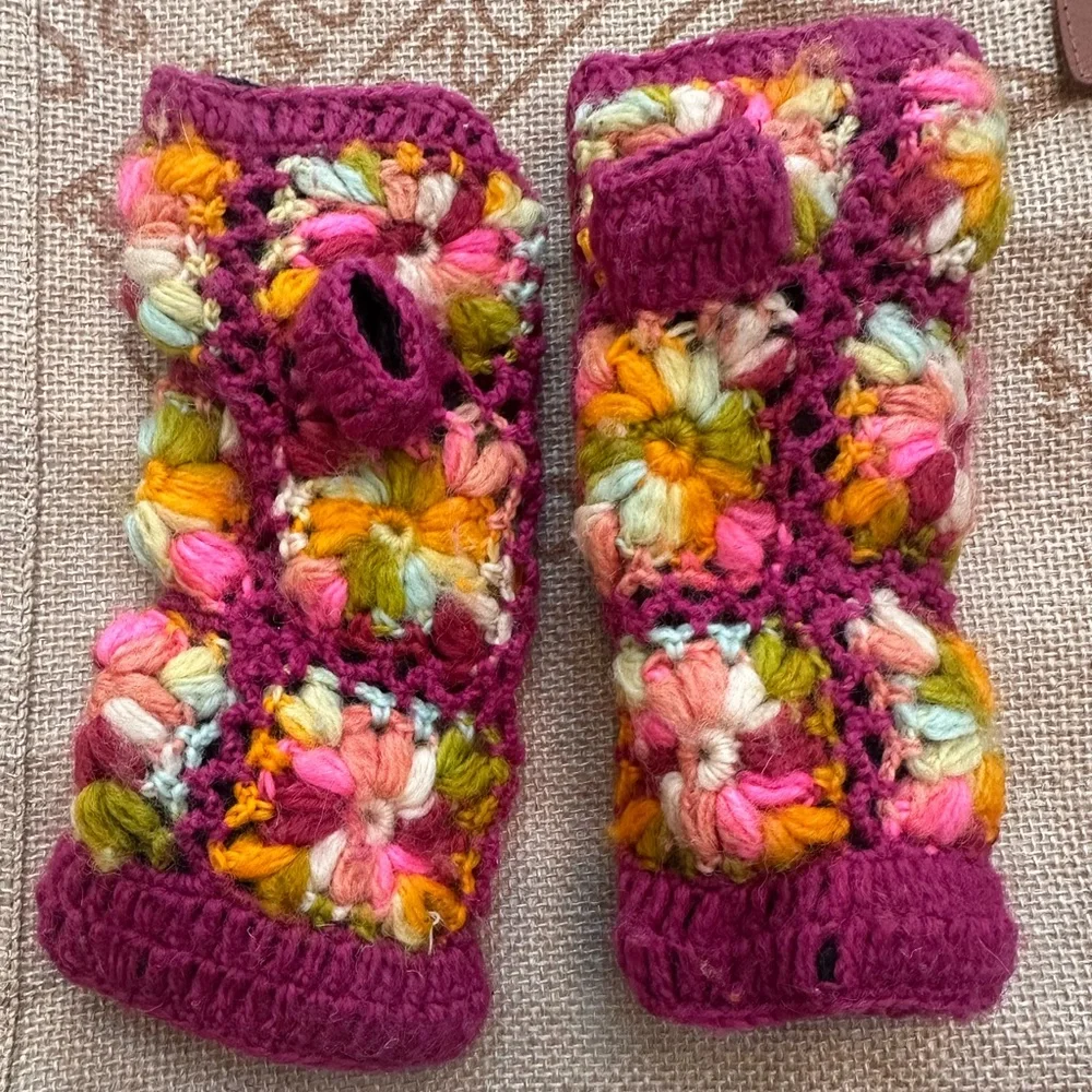 Turtle Fur lined Crochet Nepal Tara Hand Knit Wool Fingerless Mittens Gloves NWT